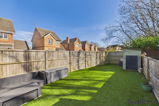 38, Twynersh Avenue, Chertsey photo 4