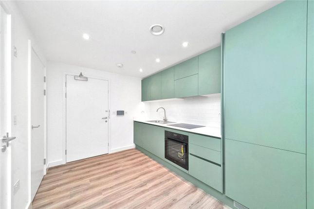 LU2ON, 713, Viva Court, Luton photo 5