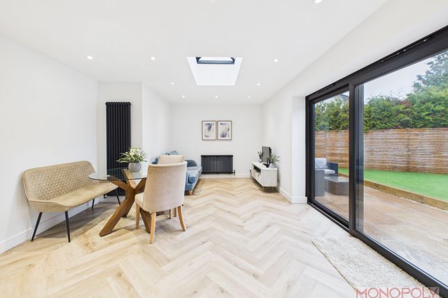 4 Oaklands Avenue, Wrexham photo 3