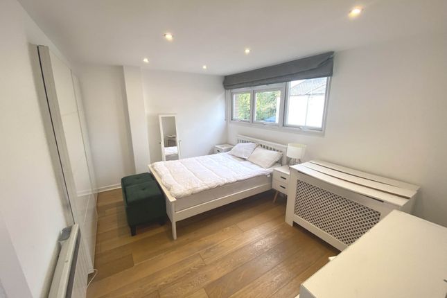 18 Watling Court, High Street, Borehamwood photo 4