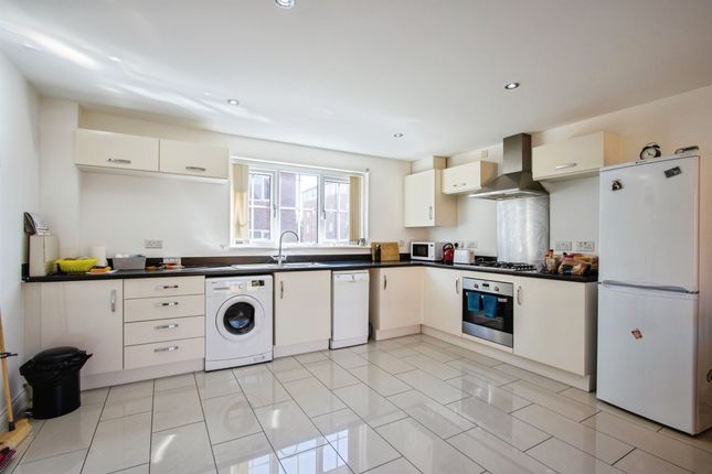 1, Elm Drive, Leeds photo 4