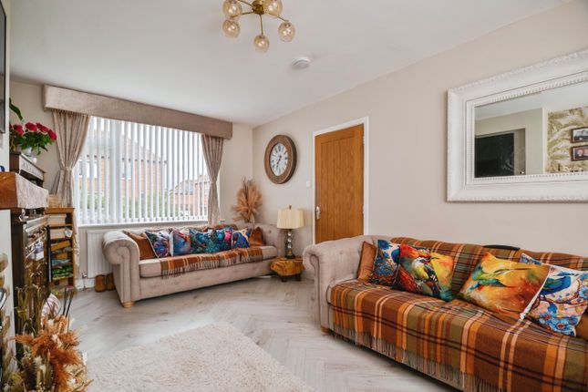 21, Cobble Carr, Guisborough photo 2
