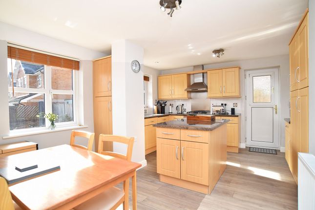 9 Pinewood Gate, Harrogate photo 3