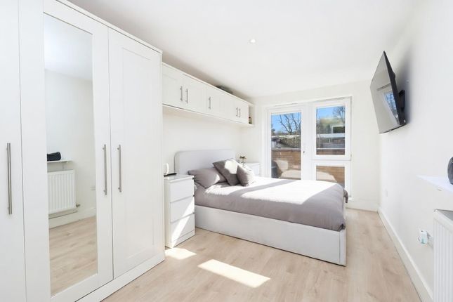 Flat 4 Parkwood Court, 5, Reservoir Road, Ruislip photo 3