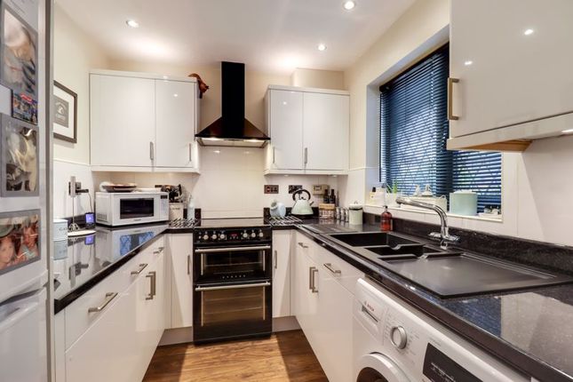 3, Deans Court, Windlesham photo 2