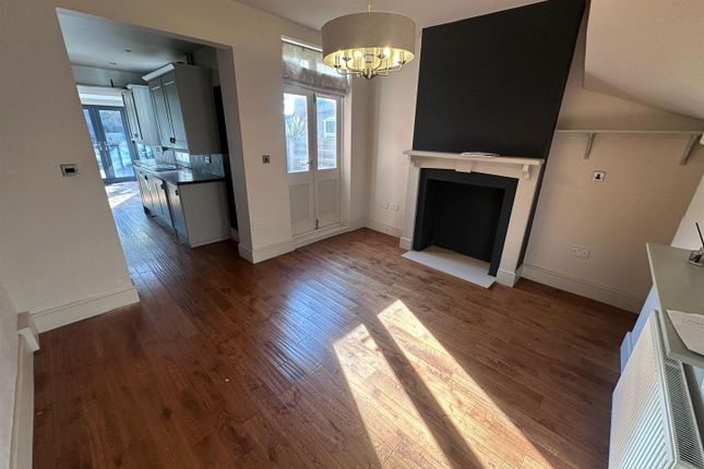 485072137_1195880175238181_1808046136000838806_N.J