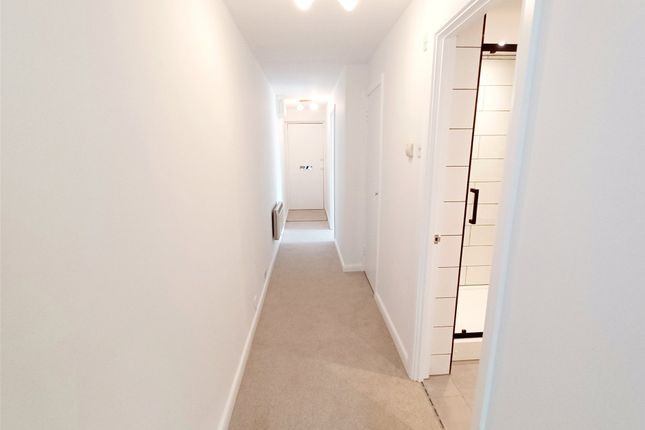 Flat for sale in Briarwood Court, The Avenue, Worcester Park