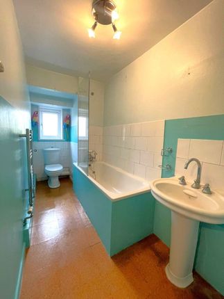 Maisonette to rent in Old Farm Road, London