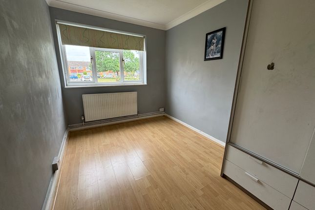 71, Catherine Drive, Sunbury-on-Thames photo 4