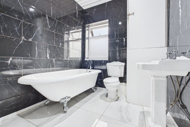 Cam03729G0-Pr0139-Still014