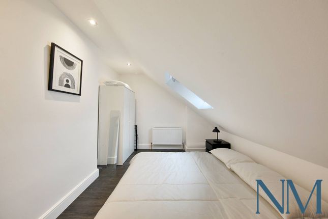 Modern 2-Bed Loft Apartment In Coulsdon | Near Stations &amp; Green Spaces