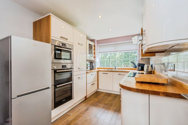 Flat 11,, Lynton Court, Alderley Edge photo 4