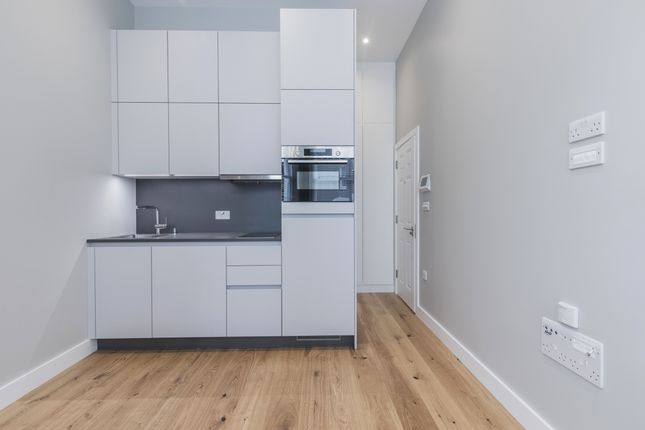 Studio to rent in Warwick Road, London SW5