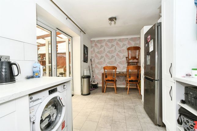 17, Naunton Road, Swindon photo 4