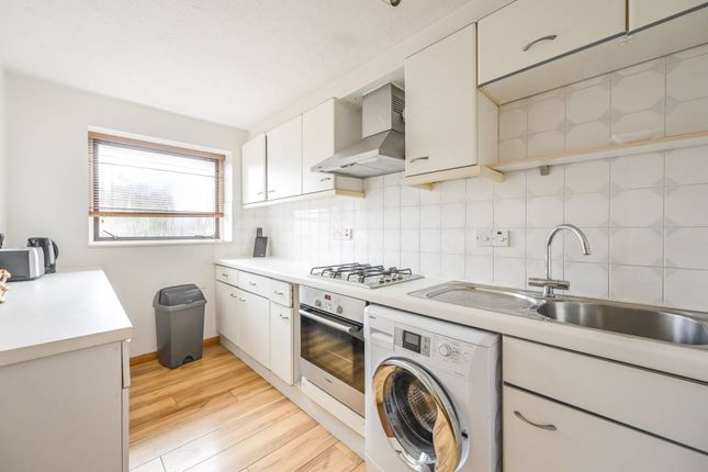 Flat to rent in Horseshoe Close, Isle Of Dogs, London