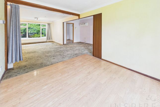 20 Blackwater Lane, Crawley photo 2