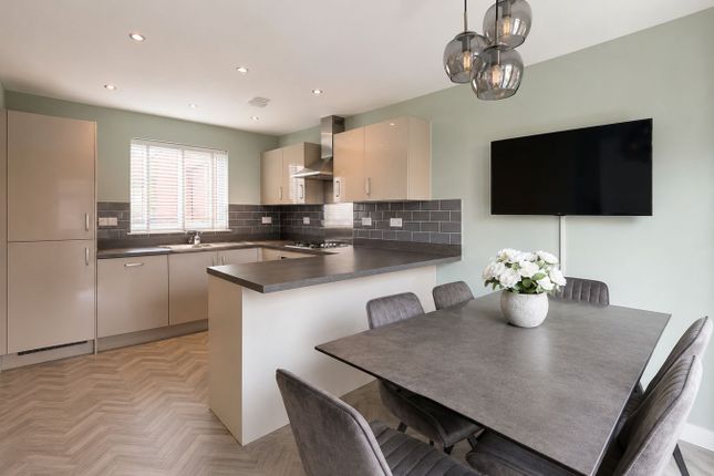 9, Widgery Way, Colchester photo 5