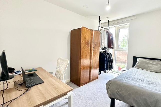 Flat for sale in Siskin Apartments, Dunedin Road, London