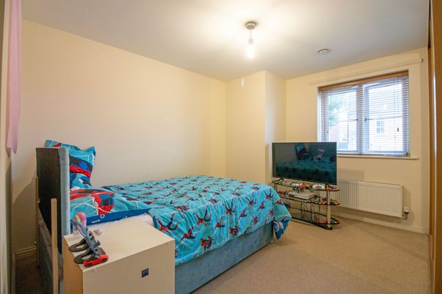 40 Pintail Close, Scunthorpe photo 4