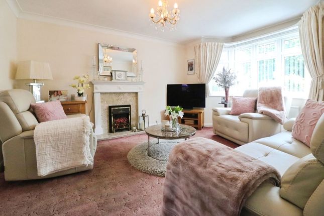 8, Meadowbrook Close, Slough photo 4