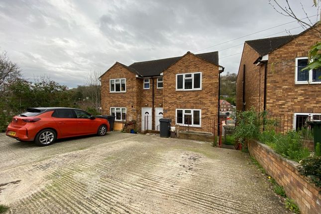 Thumbnail Semi-detached house to rent in Hylton Road, High Wycombe