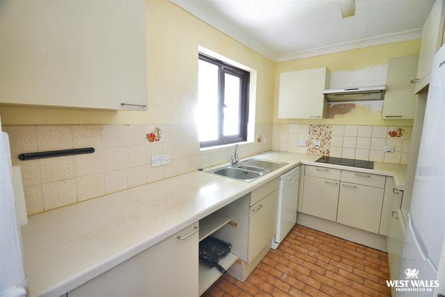 28, Gaddarn Reach, Milford Haven photo 3