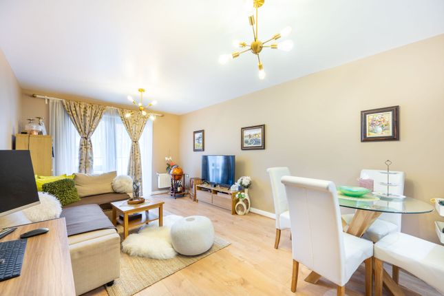 1-bed flat on Williams Way, Sudbury, £290,000