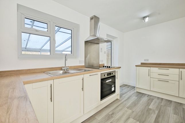 18, Moorlands Park, Somerset photo 4