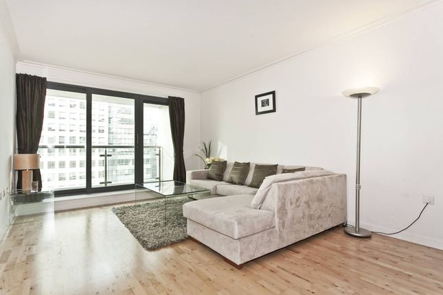 Thumbnail Flat to rent in Discovery Dock East, Canary Wharf, London