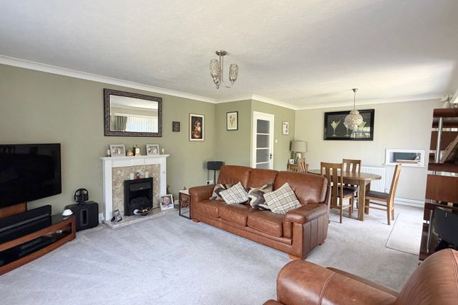 3, Roselands, Bexhill-on-Sea photo 2