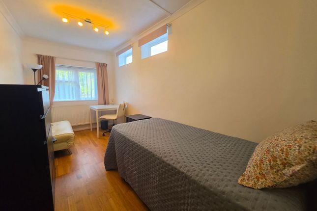 64, Sunley Gardens, Greenford photo 3