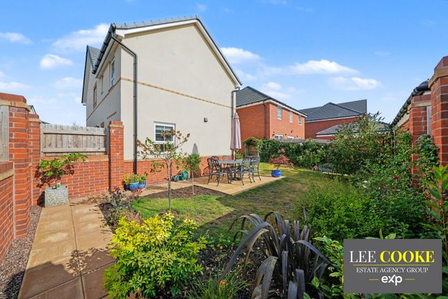 1 Wallflower Path, Stafford photo 4