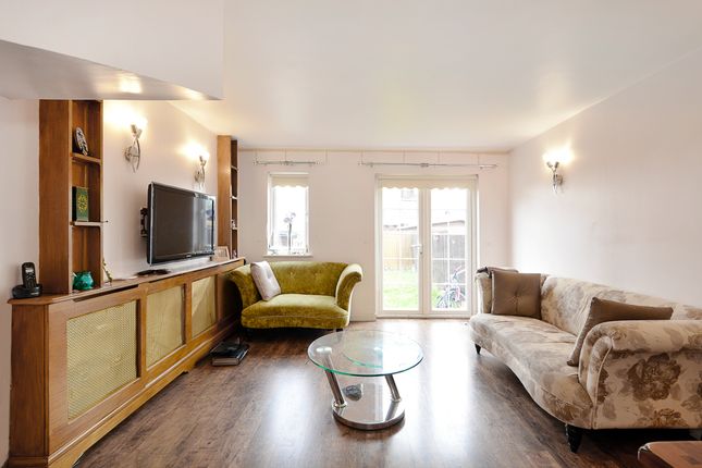 Thumbnail Flat to rent in Victory Way, London