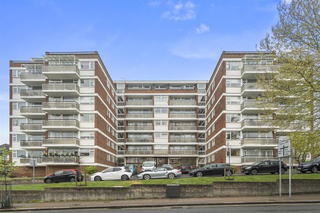 1-bed house on Flat 12, Embassy Lodge, Regents Park Road, London, £355,000