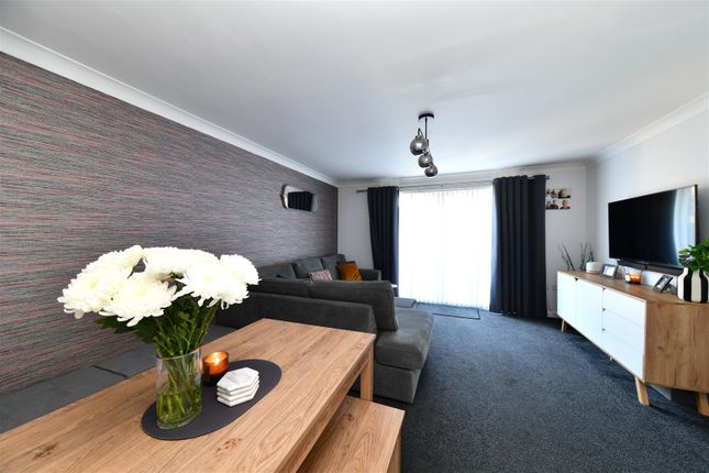 64, Grampian Place, Stevenage photo 4
