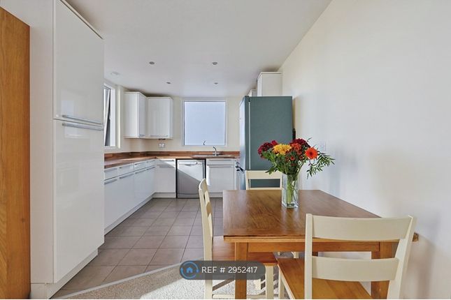 Apartment, Jantzen House Ealing Road, Brentford photo 3