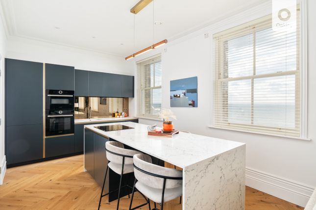 Thumbnail Flat for sale in Kings House, Grand Avenue, Hove
