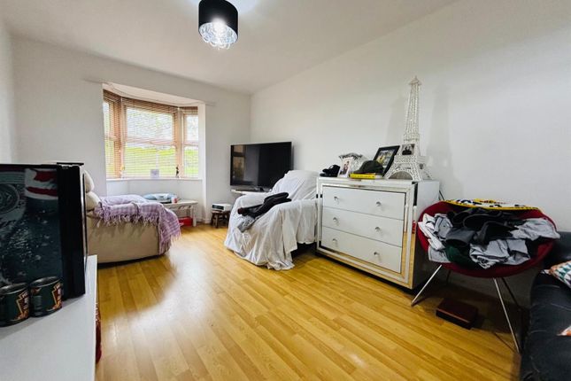 51, Whitehall Green, Leeds photo 2