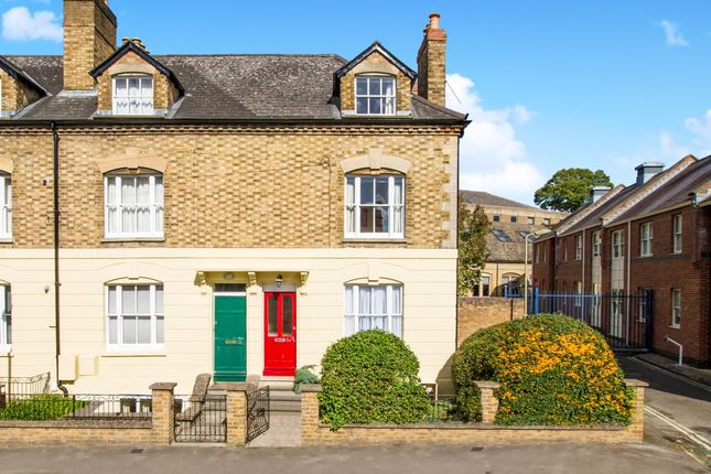 Thumbnail Flat to rent in Walton Crescent, Oxford