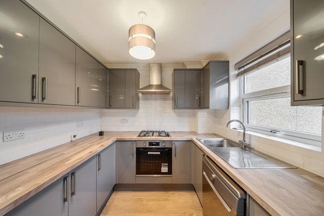 34, Ashurst Close, Northwood photo 3