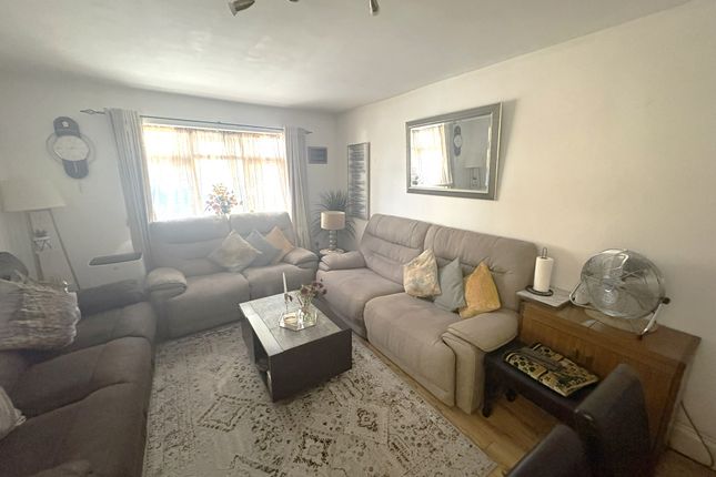111e, Dormers Wells Lane, Southall photo 3