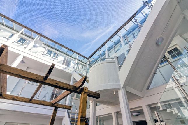 3 Kingsway, George V Avenue, Worthing photo 5