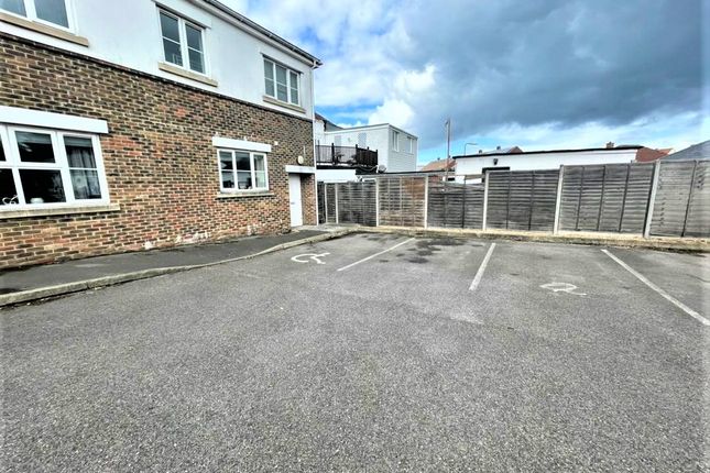 Flat to rent in Sandpiper House Gold Sub, 166-170 Portsmouth Road, Lee On The Solent, Hampshire