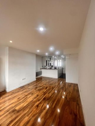 Thumbnail Flat for sale in Cavour House, Alberta Estate, London
