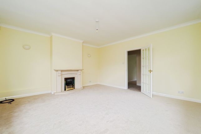 2, Thornton Close, Nottingham photo 4