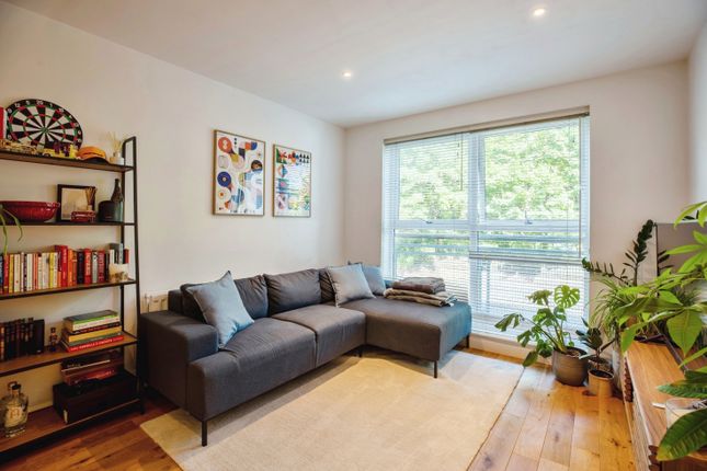 Thumbnail Flat for sale in 400 Essex Road, London