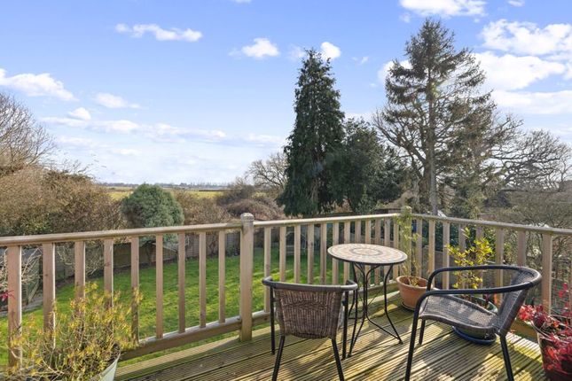 7, Hamstead Meadow, Chichester photo 3
