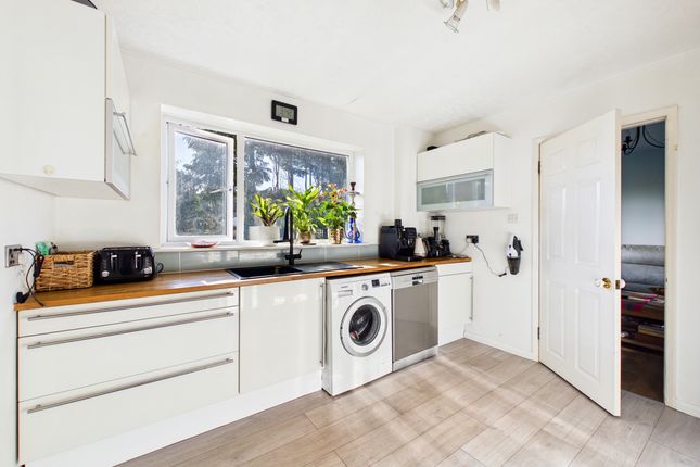 21 Stewarts Way, Marlow photo 3