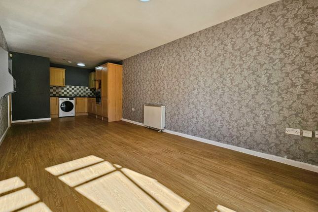 10, Brackendale Court, Bradford photo 5