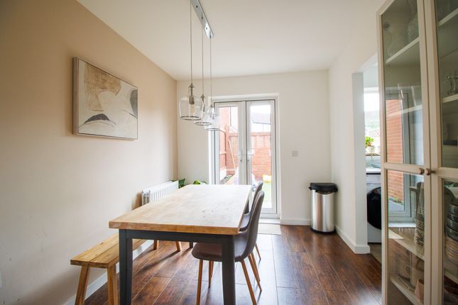 26, Vaughan Williams Way, Swindon photo 4